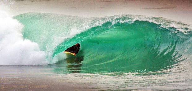 kneeboard-surfing-deep-in-the-tube