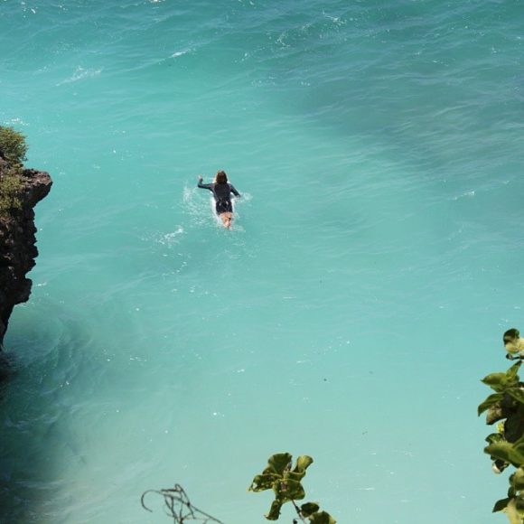 This is how you paddle out from the cave at Uluwatu