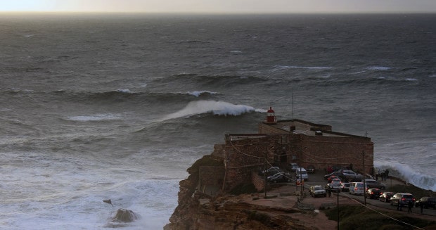 three wave set on the way to Praia do Norte