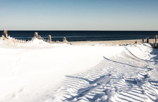 cold-winter-beach-with-snow