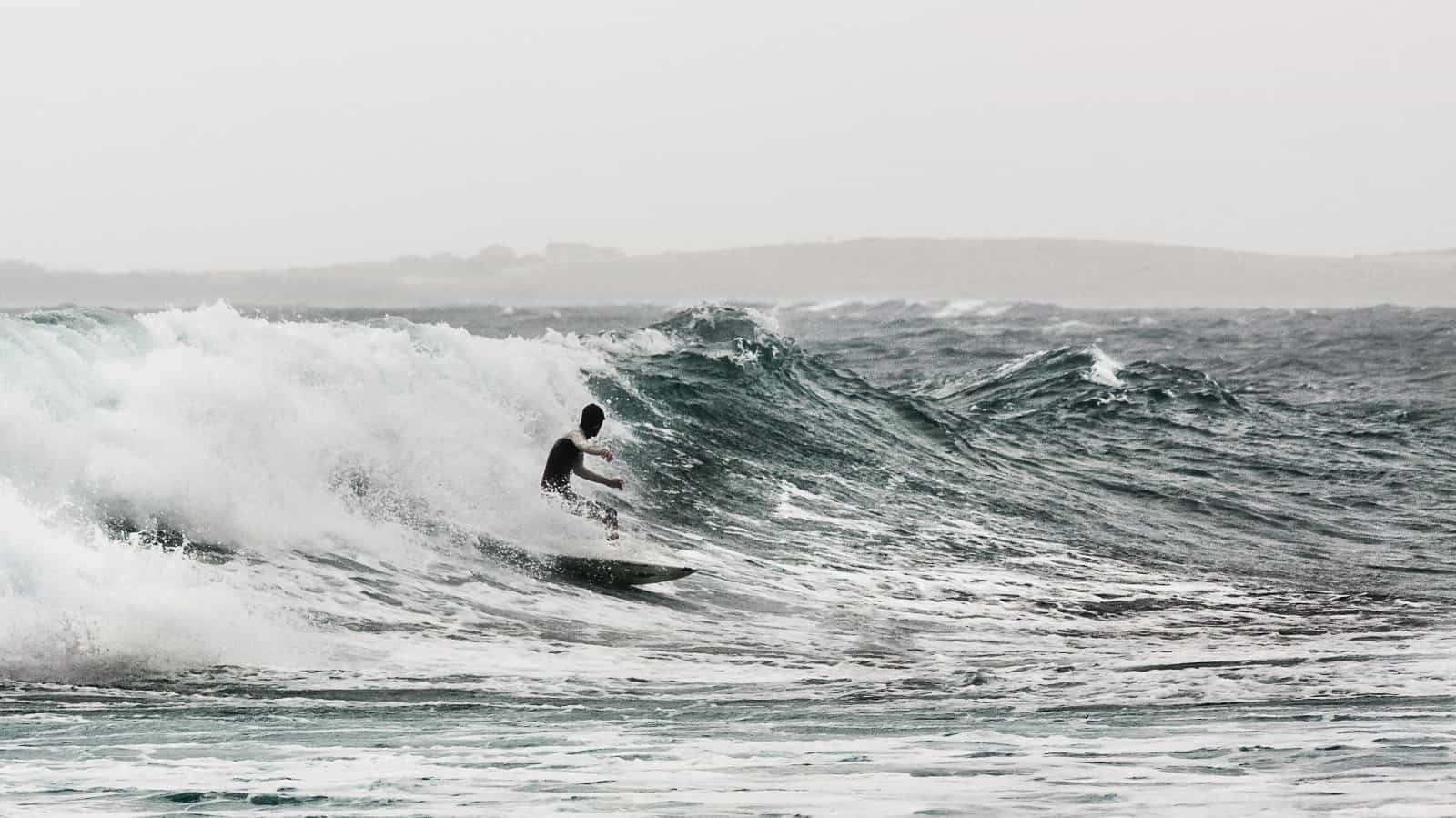 surfer-on-a-windy-wave