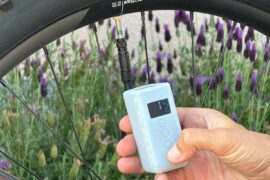 epump for mountain bikes showing tire pressure on the screen