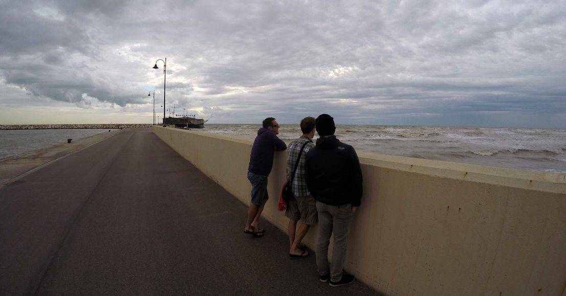 Rimini dawn patrol was not very impressive. Here is the Cioggia team looking not very impressed. One latte macchiato later wind turned offshore, sun came out, waves turned on and cosplay characters started parading through the parking lot.