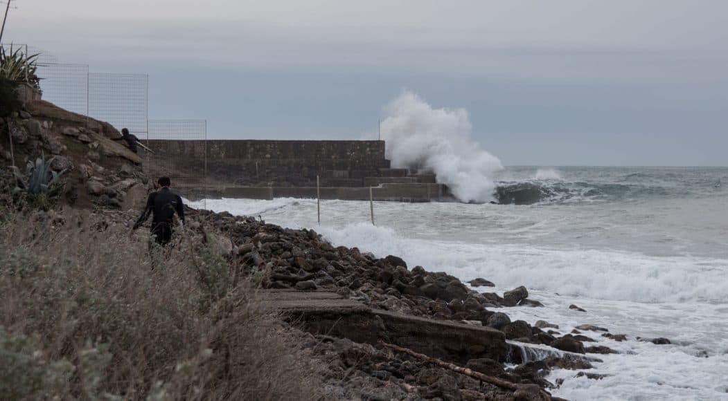 That spray is not an indicator of the coming set, but it is an indicator of the size of the waves.