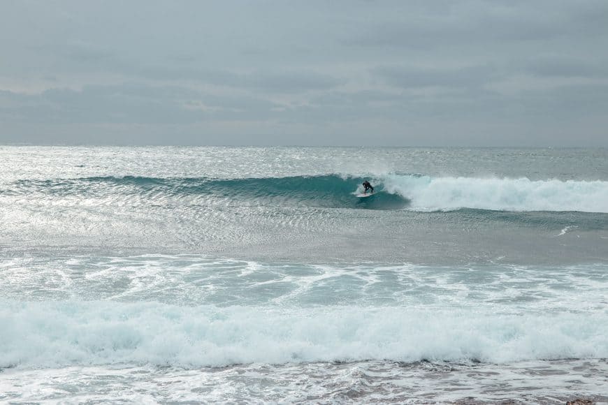 The waves are really good, lots of poinbreaks, long rides, powerful walls... but with Sardinia being exposed to the full force of the wave generating maestrale you need to know where to go.