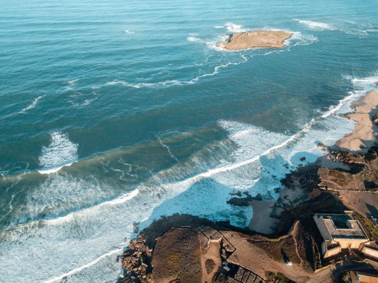 Aerial view for the Ilha de pessegueiro