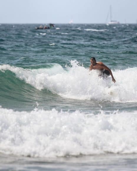Summer surf in boardshorts (1)
