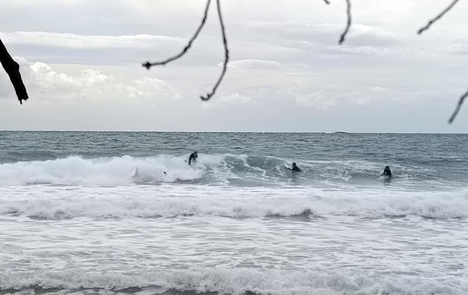 West wind surfing