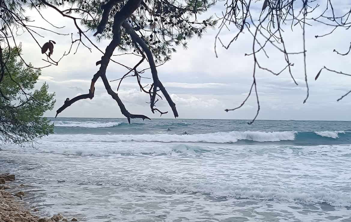 West wind surfing