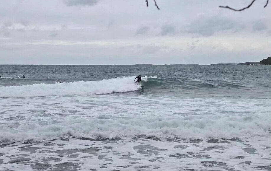 West wind surfing